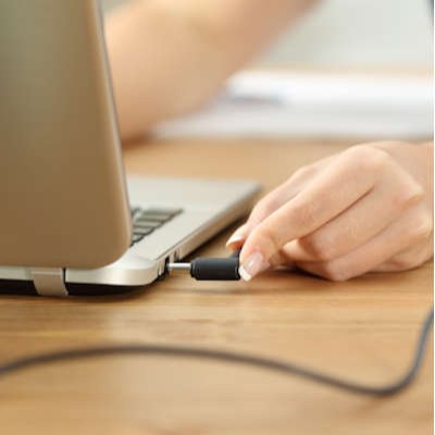 Tip of the Week: Should You Unplug Your Laptop While in Use?